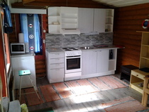 Pienimökki remontoitu 2011 mm keittiö, lattia+ maalattu ja tehty terassi. majoitus n. 4 henkilöä
